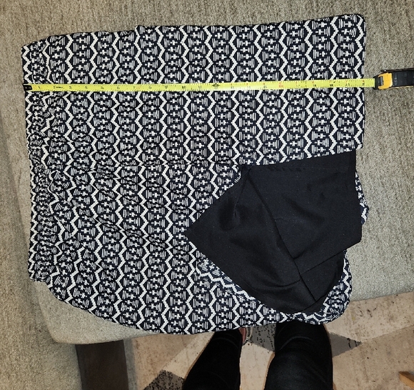 LOFT Black and White Geometric A-Line Skirt - Picture 3 of 5